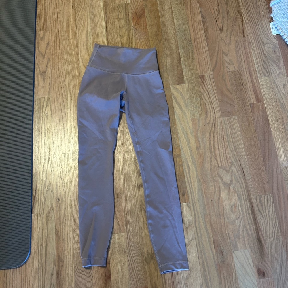 Worn only 3 times, great conditionn purpley gray